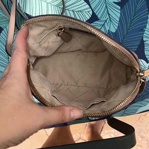 ▶️ MICHAEL Michael Kors ◀️ Adele Dome Shaped Crossbody - Picture 9 of 12